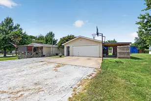 1103 Burnett Blvd, Alvarado, TX 76009 - Photo 24