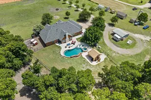 1216 W Rd, Waxahachie, TX 75165 - Photo 1