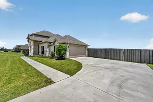 401 Berkeley Dr, Waxahachie, TX 75167 - Photo 2