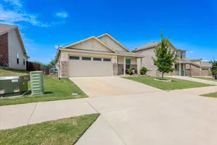 420 Red Rock Trl, Fort Worth, TX 76052 - Photo 2