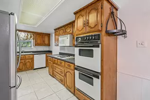 2030 Huntington Dr, Grand Prairie, TX 75051 - Photo 16