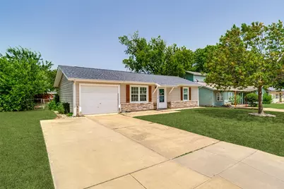 346 Lorna Street, Burleson, TX 76028 - Photo 2