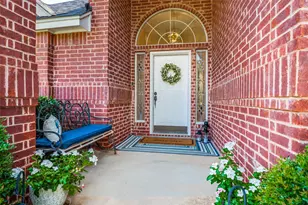 3921 Parker Oaks Dr, Arlington, TX 76016 - Photo 2