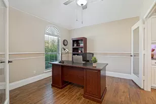 3921 Parker Oaks Dr, Arlington, TX 76016 - Photo 4