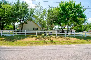 503 Sherman St, Tioga, TX 76271 - Photo 22
