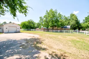 503 Sherman St, Tioga, TX 76271 - Photo 8