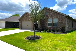 333 Wildrose Cir, Cleburne, TX 76033 - Photo 1
