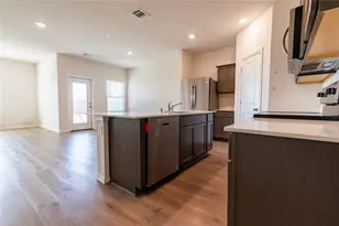 1900 Smokey Mountain Dr, Lancaster, TX 75146 - Photo 4