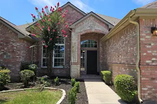 1301 Wildflower Ln, Flower Mound, TX 75028 - Photo 2
