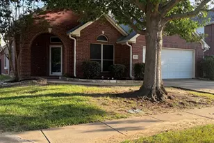5827 Silver Sage Ln, Grand Prairie, TX 75052 - Photo 2