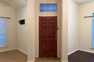 5827 Silver Sage Ln, Grand Prairie, TX 75052 - Photo 4
