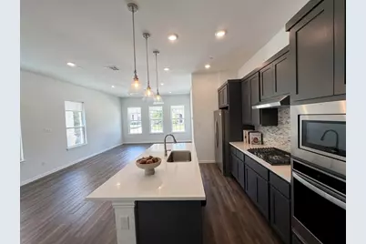 9930 Bates Street, Irving, TX 75063 - Photo 2