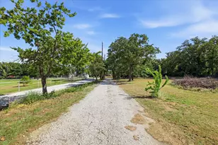 6901 Hawk Road, Flower Mound, TX 75022 - Photo 2