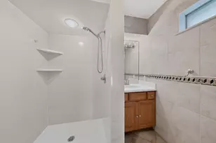 1702 Surrey Cir, Grand Prairie, TX 75050 - Photo 20