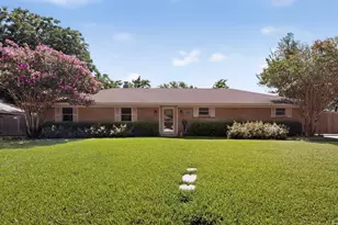1702 Surrey Cir, Grand Prairie, TX 75050 - Photo 1