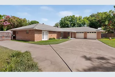 1702 Surrey Circle, Grand Prairie, TX 75050 - Photo 28