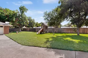 1702 Surrey Cir, Grand Prairie, TX 75050 - Photo 28