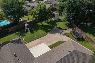 1702 Surrey Cir, Grand Prairie, TX 75050 - Photo 34