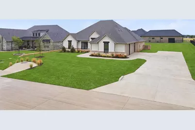2714 Village Road, Granbury, TX 76049 - Photo 2