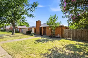 2431 Eastern Oaks Dr, Dallas, TX 75227 - Photo 2