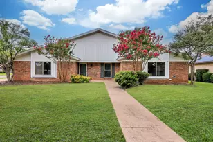 5501 Wood View St, North Richland Hills, TX 76180 - Photo 2