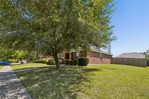 205 Rosewood Ct, Red Oak, TX 75154 - Photo 2