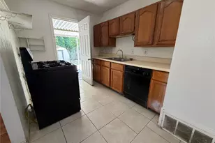 2005 Huntington Dr, Arlington, TX 76010 - Photo 10