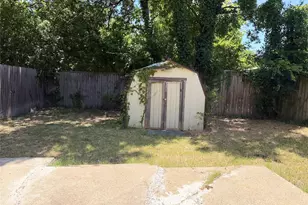2005 Huntington Dr, Arlington, TX 76010 - Photo 4