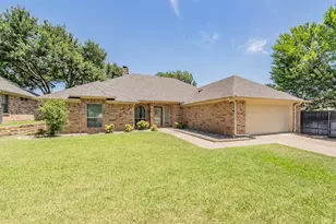 1633 Saxon Dr, Bedford, TX 76021 - Photo 2