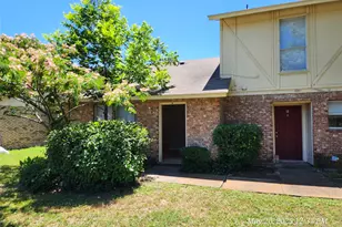 429 SW Thomas St, Burleson, TX 76028 - Photo 2
