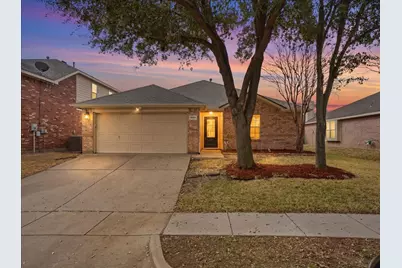1039 Wood Brook Drive, Grand Prairie, TX 75052 - Photo 2