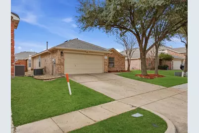 1039 Wood Brook Drive, Grand Prairie, TX 75052 - Photo 4
