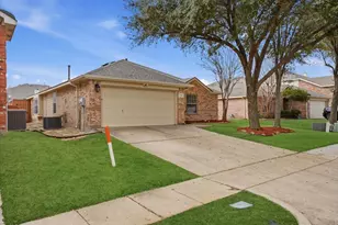 1039 Wood Brook Dr, Grand Prairie, TX 75052 - Photo 4