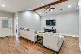 908 E Decatur St, Ennis, TX 75119 - Photo 4