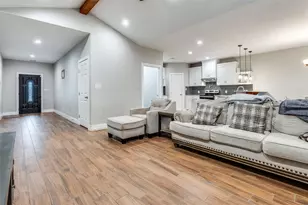 908 E Decatur St, Ennis, TX 75119 - Photo 2