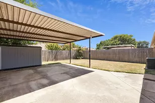 3002 Hilltop Dr, Euless, TX 76039 - Photo 14