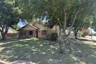 800 Pine Mountain Dr, Burleson, TX 76028 - Photo 1