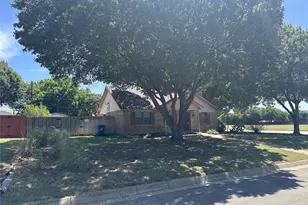 800 Pine Mountain Dr, Burleson, TX 76028 - Photo 2