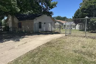 800 Pine Mountain Dr, Burleson, TX 76028 - Photo 4
