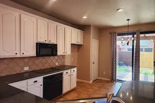 8115 Sycamore Dr, Irving, TX 75063 - Photo 10