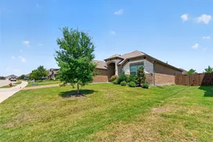 2819 Diamondback Dr, Melissa, TX 75454 - Photo 2
