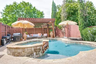 909 Hillside Ln, Flower Mound, TX 75028 - Photo 2