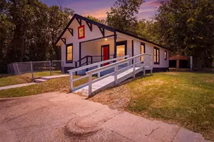 910 Loney St, Fort Worth, TX 76104 - Photo 2