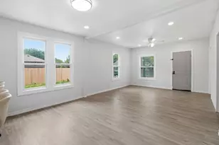 910 Loney St, Fort Worth, TX 76104 - Photo 24