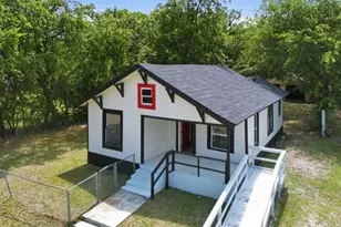910 Loney St, Fort Worth, TX 76104 - Photo 1