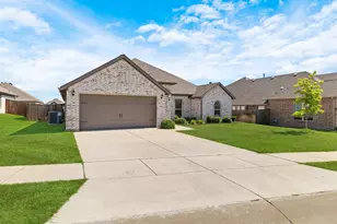 915 Timber Ridge Dr, Justin, TX 76247 - Photo 2