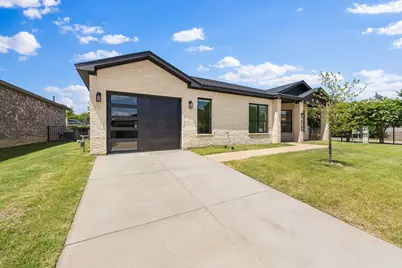 3700 Creek View Drive, McKinney, TX 75071 - Photo 2