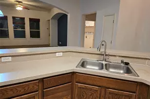 606 Zollman Ct, Lancaster, TX 75146 - Photo 12