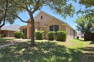 606 Zollman Ct, Lancaster, TX 75146 - Photo 2