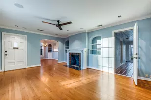 818 Valencia St, Dallas, TX 75223 - Photo 8